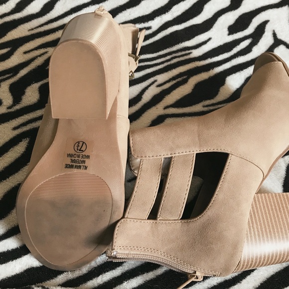 TAN HEELS ( SUEDE ) - Picture 3 of 4